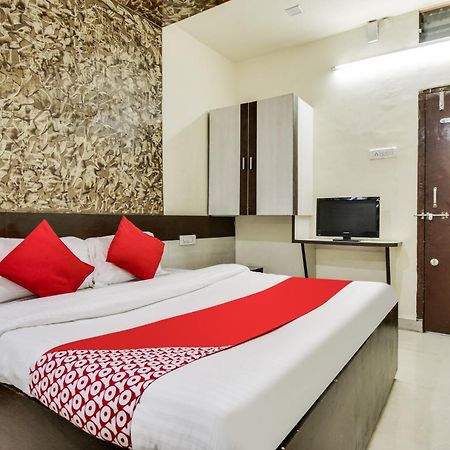 OYO 69828 Hotel Aryan Khāmgaon Buitenkant foto