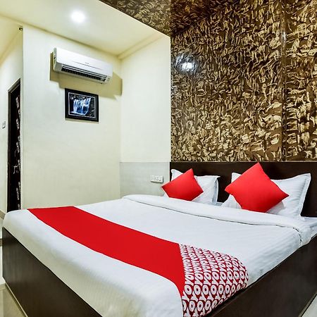 OYO 69828 Hotel Aryan Khāmgaon Buitenkant foto
