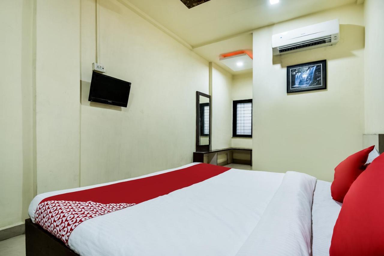 OYO 69828 Hotel Aryan Khāmgaon Buitenkant foto
