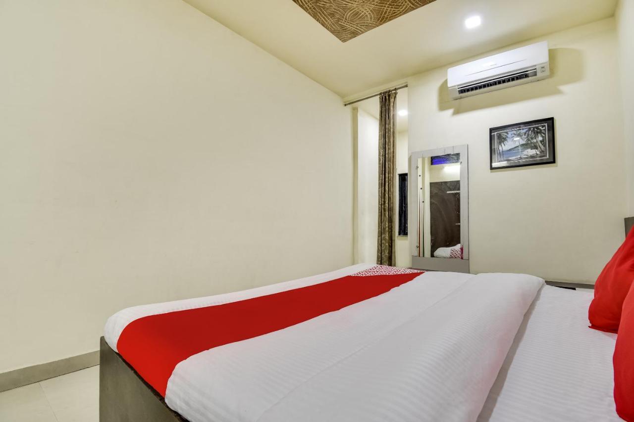 OYO 69828 Hotel Aryan Khāmgaon Buitenkant foto