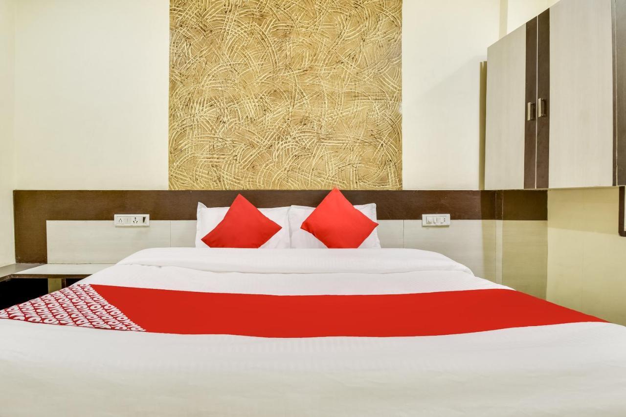 OYO 69828 Hotel Aryan Khāmgaon Buitenkant foto