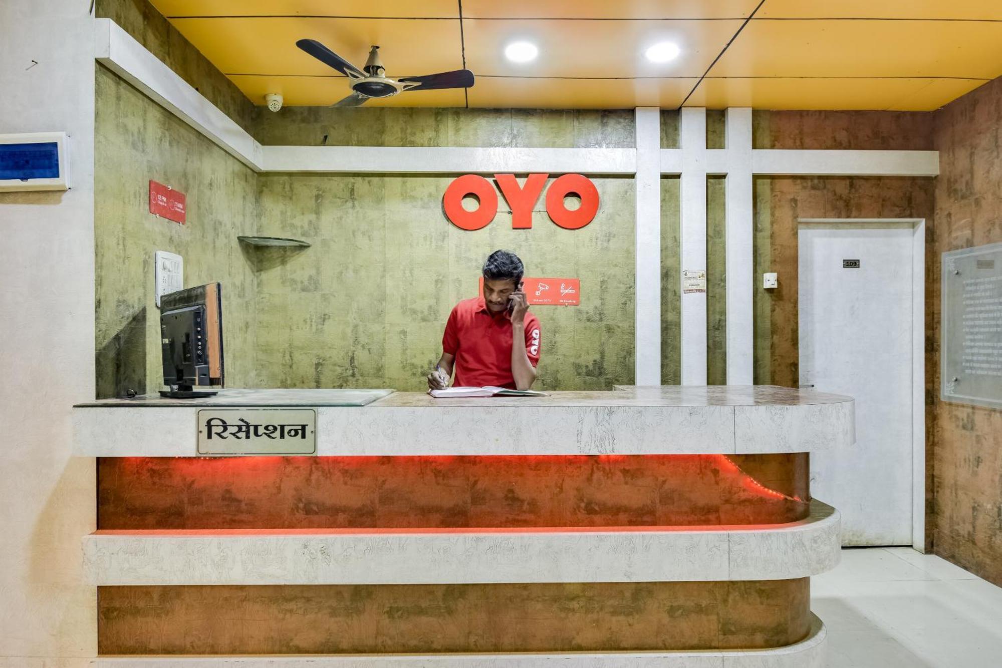 OYO 69828 Hotel Aryan Khāmgaon Buitenkant foto